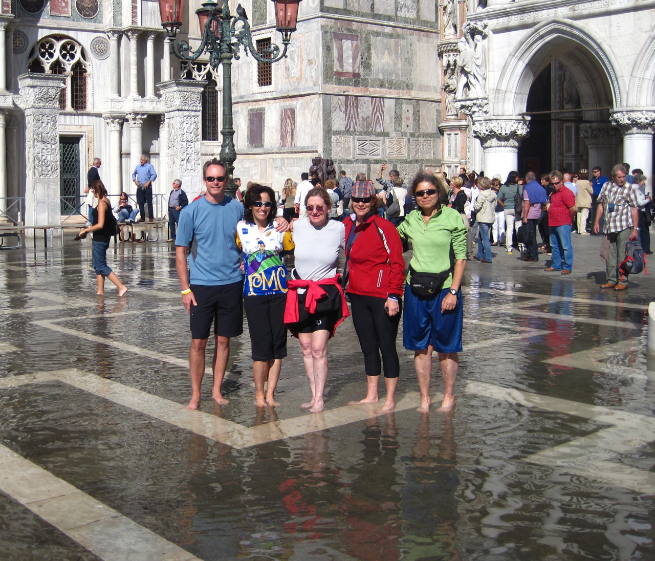 happy bikers in venice bike tours italy